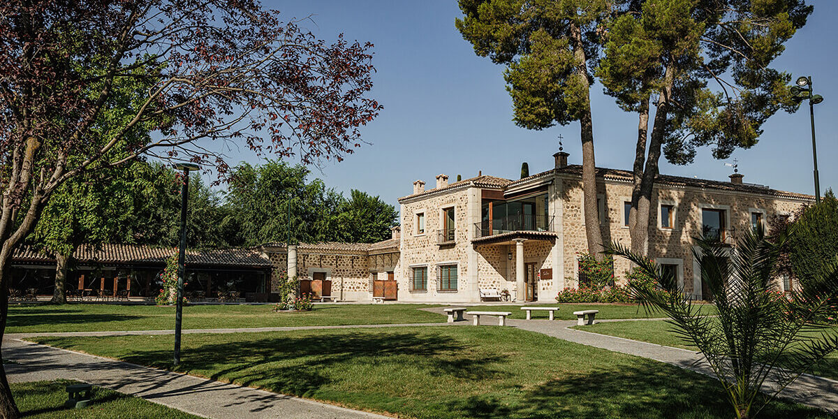 Palacete-y-Agalen Vista panorámica del Palacete de Fina del Cigarral del Ángel desde el jardín de Agalén