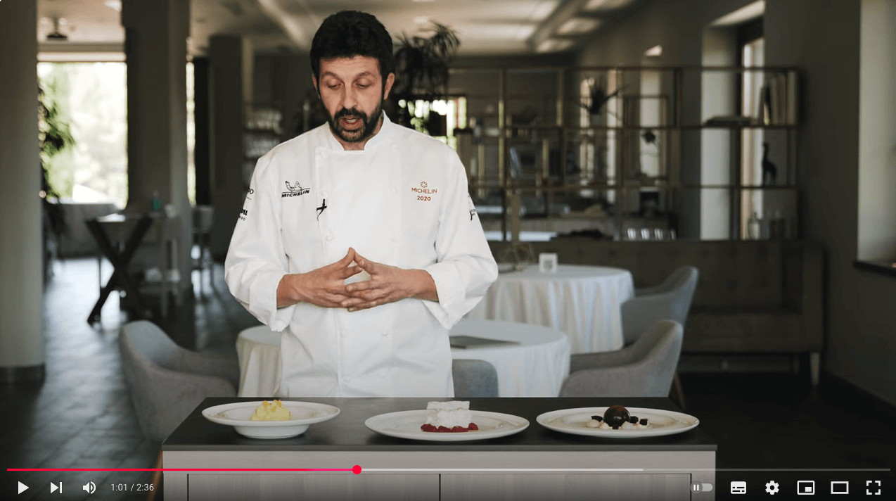 Captura del pantalla del vídeo de Iván Cerdeño mostrando los Postres del menú premium del Cigarral del Ángel de Toledo